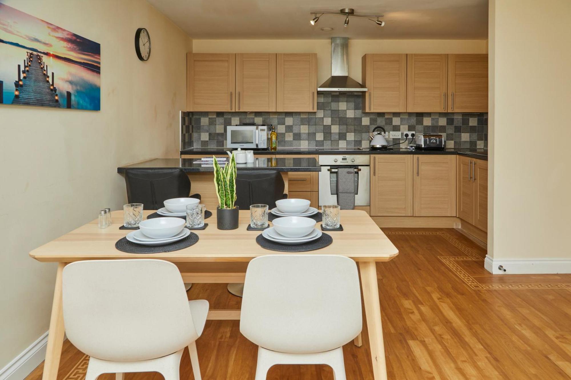 Stylish 2-Bedroom Apartment With Free Parking Halifax Esterno foto
