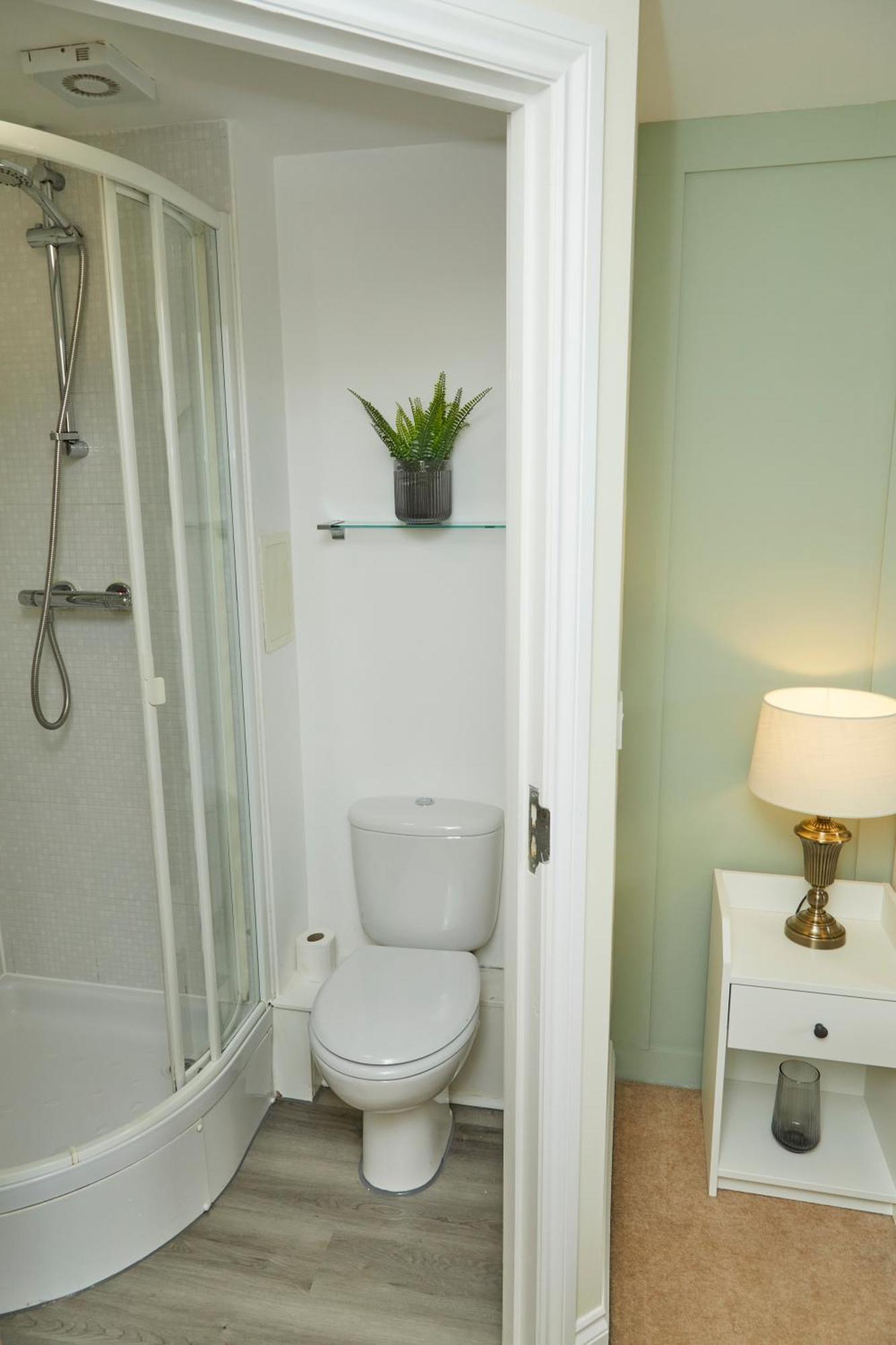 Stylish 2-Bedroom Apartment With Free Parking Halifax Esterno foto